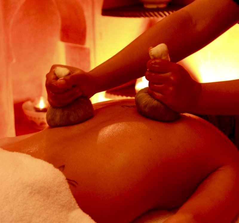 Massage aux herbes naturelles à Marrakech